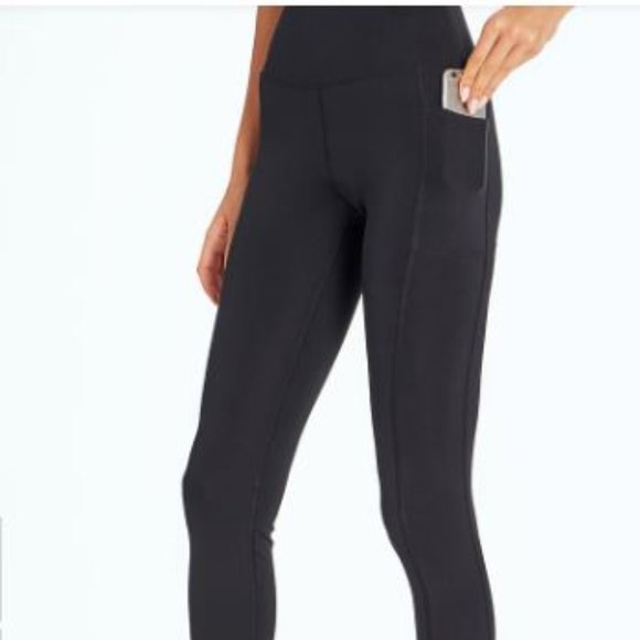 love this product 25'' Black High-Rise Pocket Flat Waist Crop Leggings - Women - Picture 1 of 4